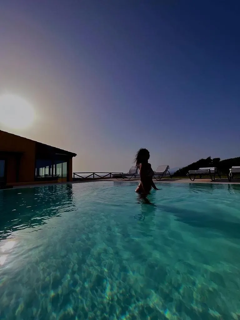 公寓式酒店 Punta Falcone Resort 圣特雷莎加卢拉