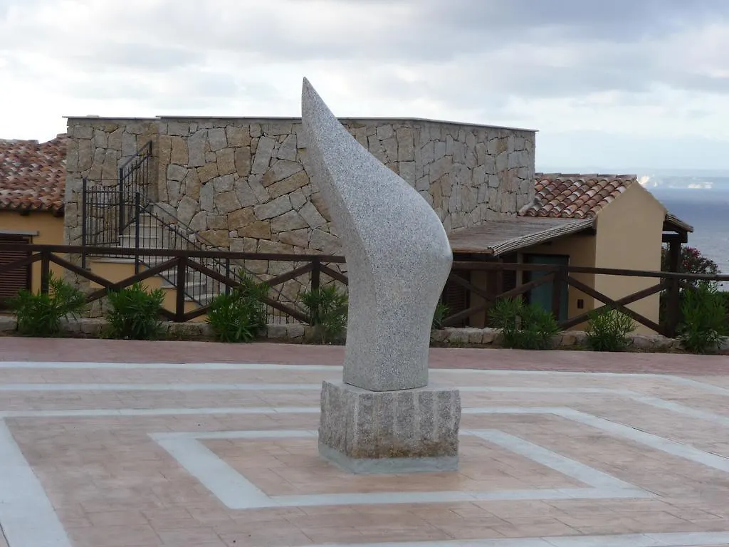 Punta Falcone Resort 圣特雷莎加卢拉 公寓式酒店